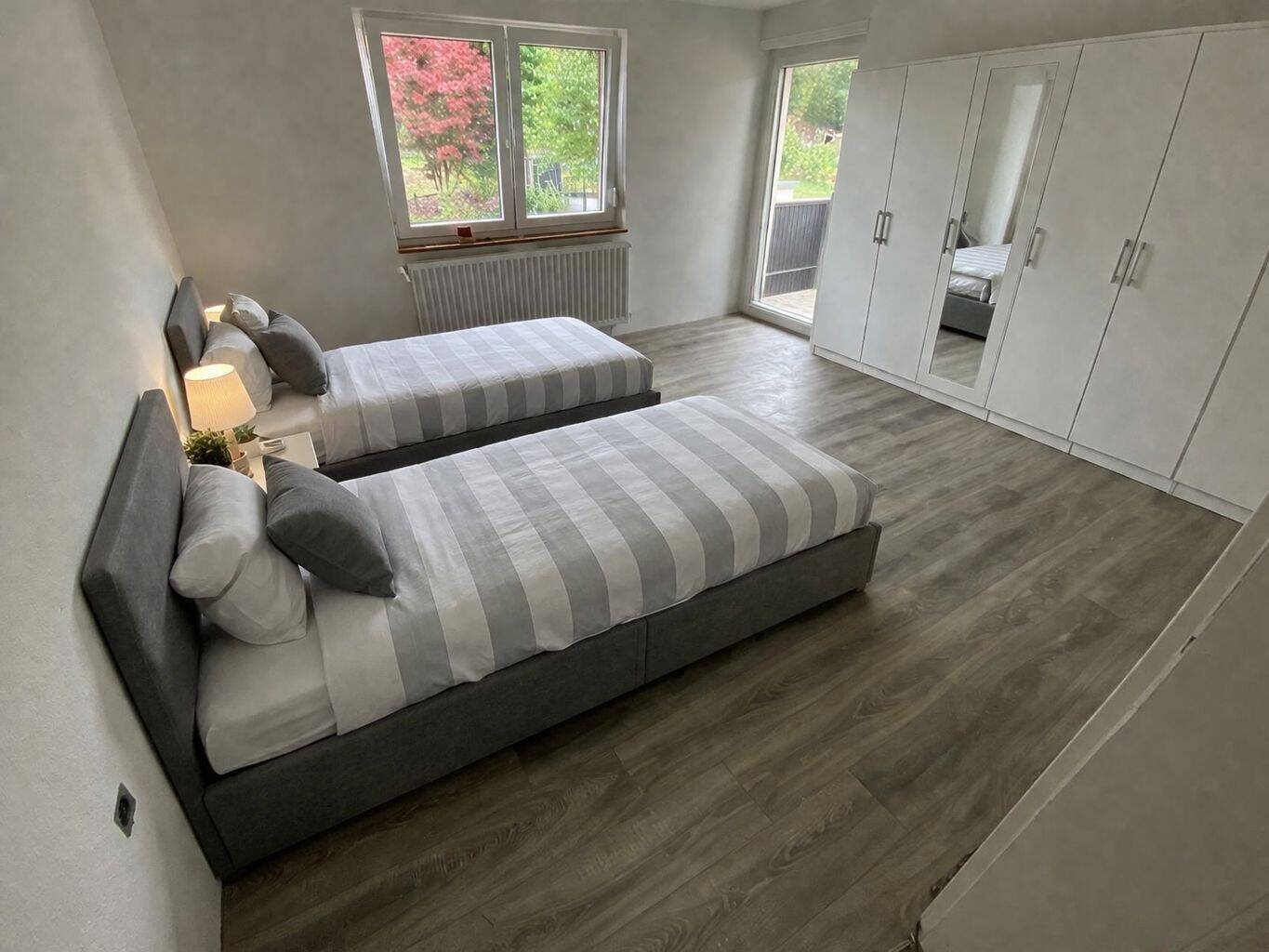 Möbliertes Zimmer mit Doppelbett in Walzbachtal (Nähe Karlsruhe) – Wohnen auf Zeit ab 1 Monat, 75045 Walzbachtal
