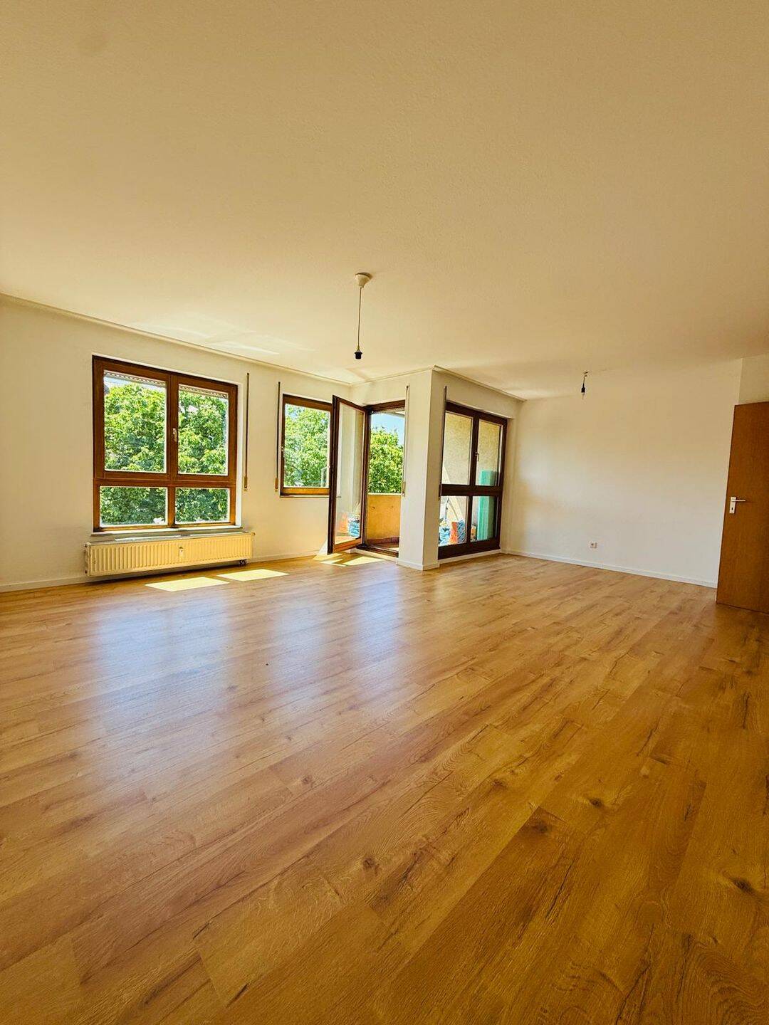 3 Zimmer mit 2 Balkonen und Aufzug sofort verfügbar!, 90478 Nürnberg (Dutzendteich Gleißhammer Glockenhof Sankt Peter Zerzabelshof)