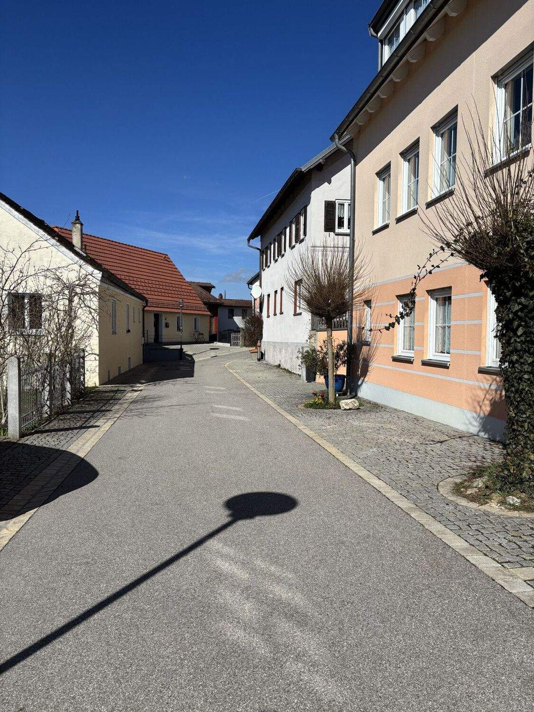 Wohntraum mit Charakter: Doppelhaushälfte mit Terrasse, kleinem Garten und Garage, 92331 Parsberg