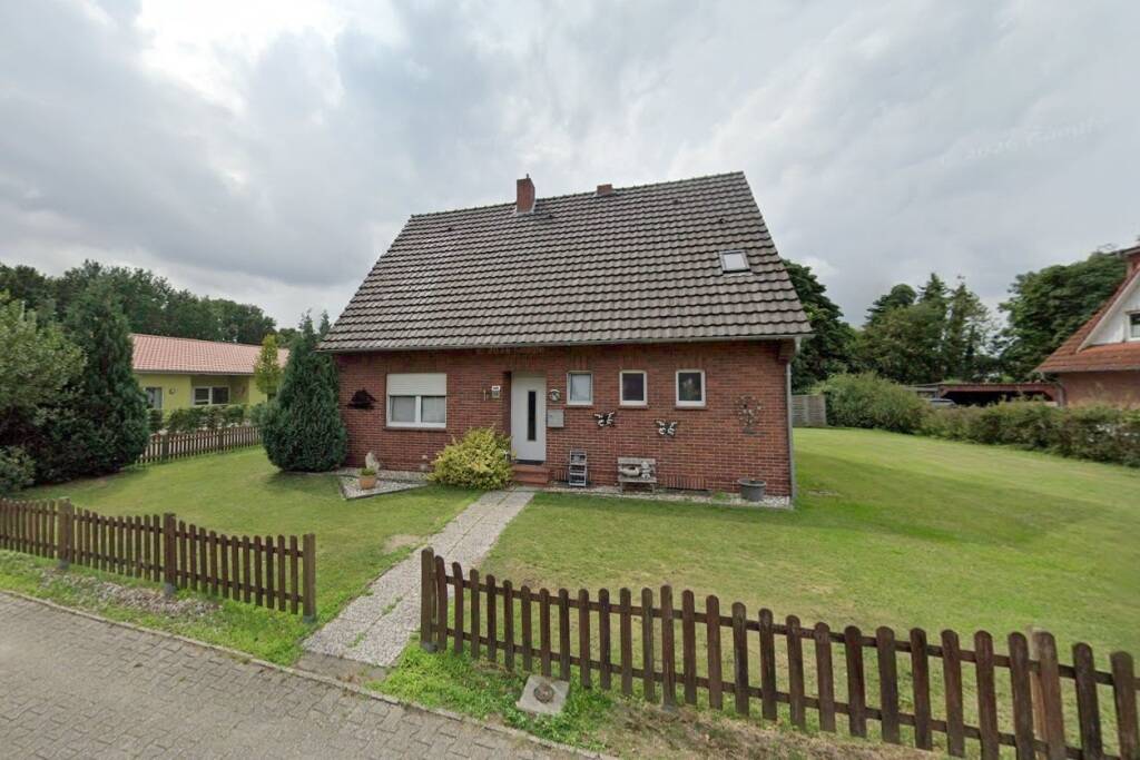 Sehr gepflegtes, teilmodernisiertes Wohnhaus mit Keller, Garage, Carport und großem Garten, 49688 Lastrup