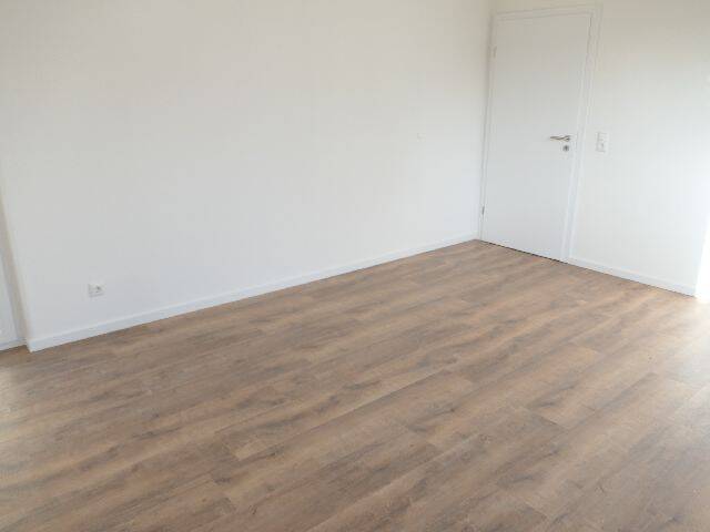 ERSTBEZUG! Etage 1! Große helle 3 Zi-Whg. sehr ruhig im Zentrum mit neuem Bad, Balkon & Kfz-Platz!, 31675 Bückeburg