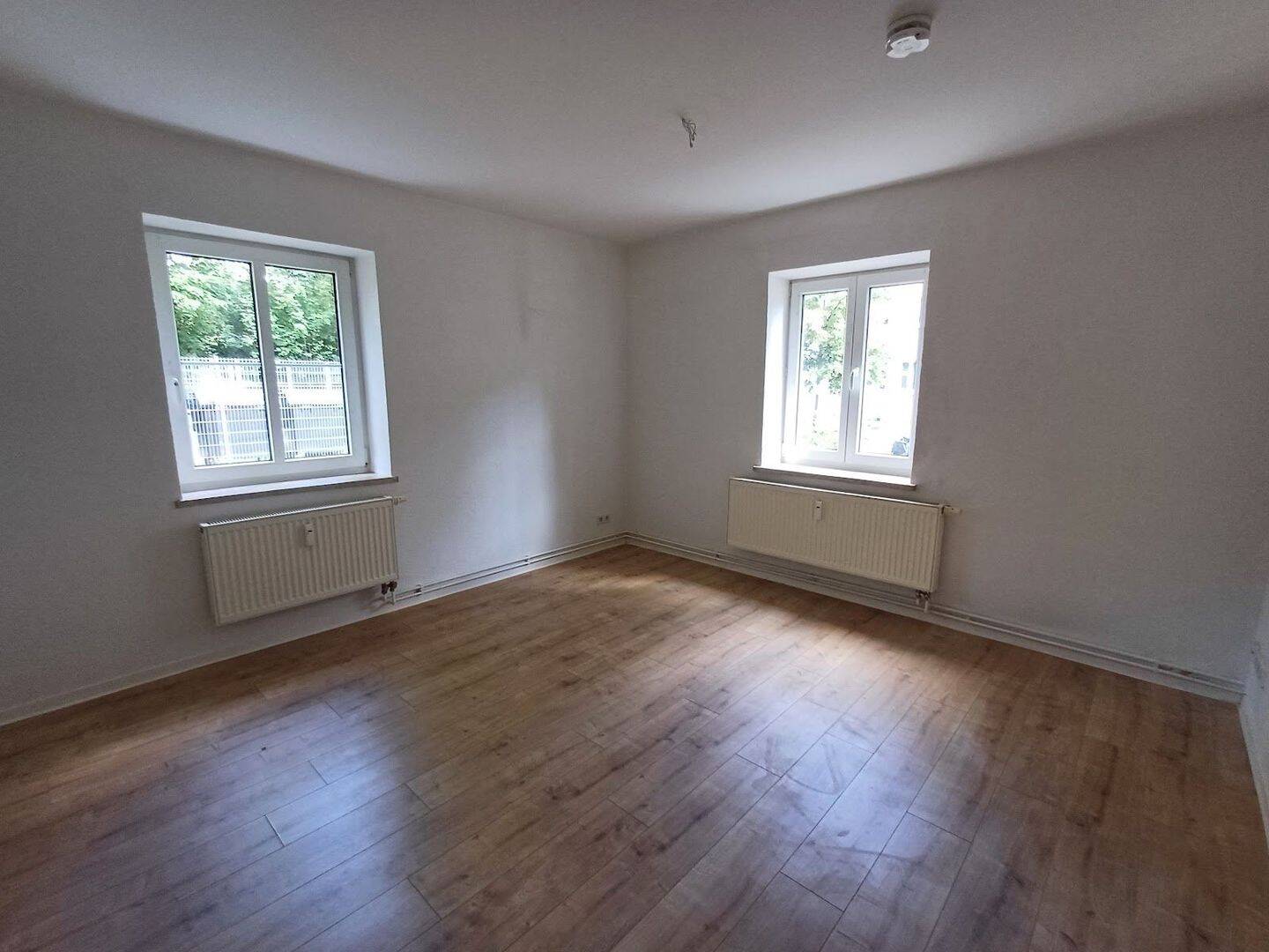 In wenigen Schritten in der neuen Wohnung sein – EG rechts, 6217 Merseburg