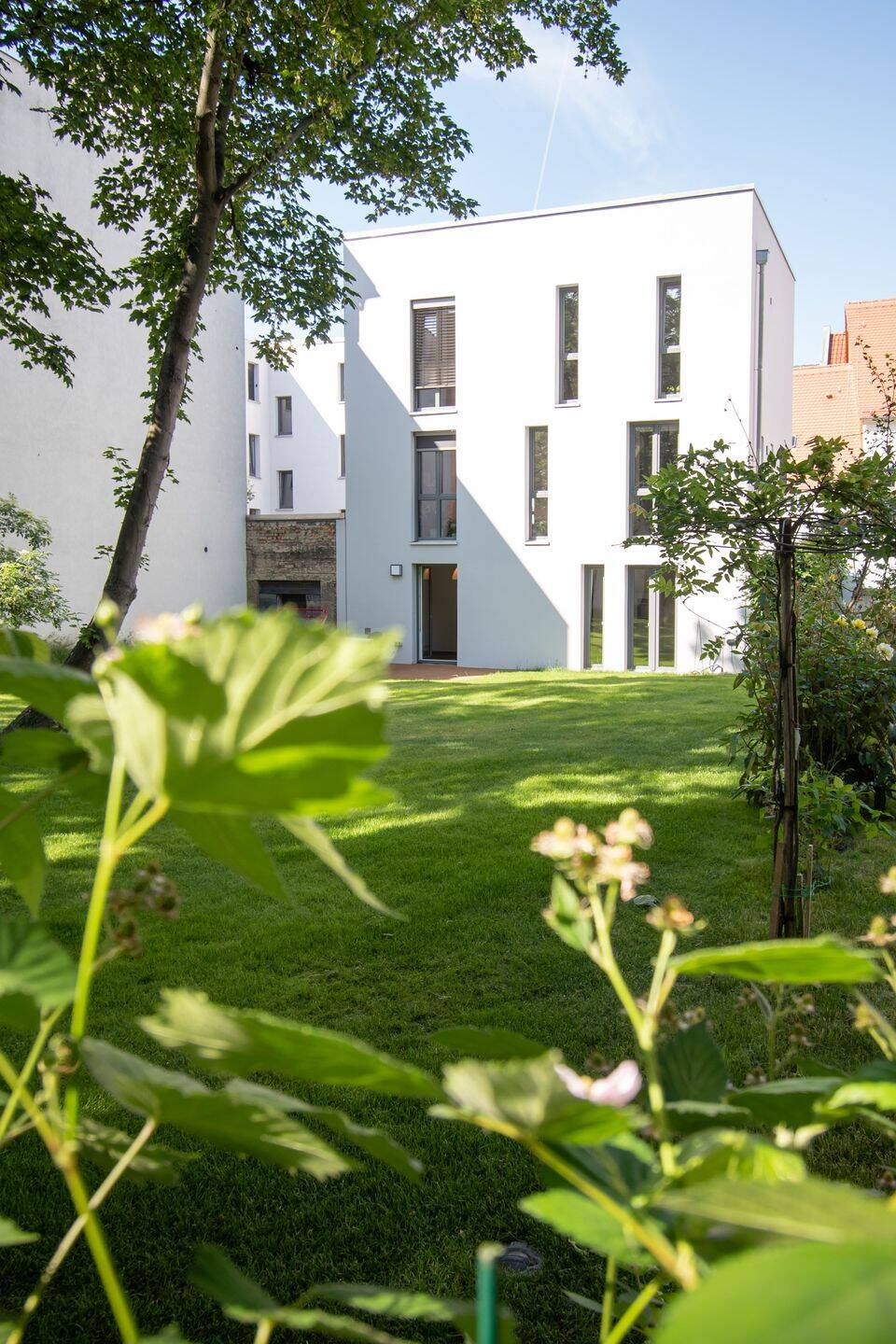 Wohnen wie im eigenen Haus mit Blick ins Grüne im Stadtzentrum von Halle, 6108 Halle (Saale) (Altstadt Giebichenstein Innenstadt Paulusviertel Saaleaue)