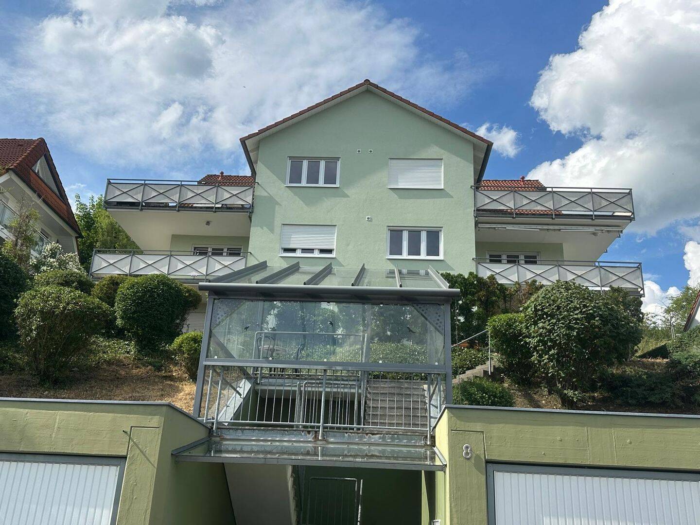 Lichtdurchflutete 3,5-Zimmer-Wohnung mit Balkon, Garage und schöner Aussicht aufs Maintal, 97252 Frickenhausen a. Main