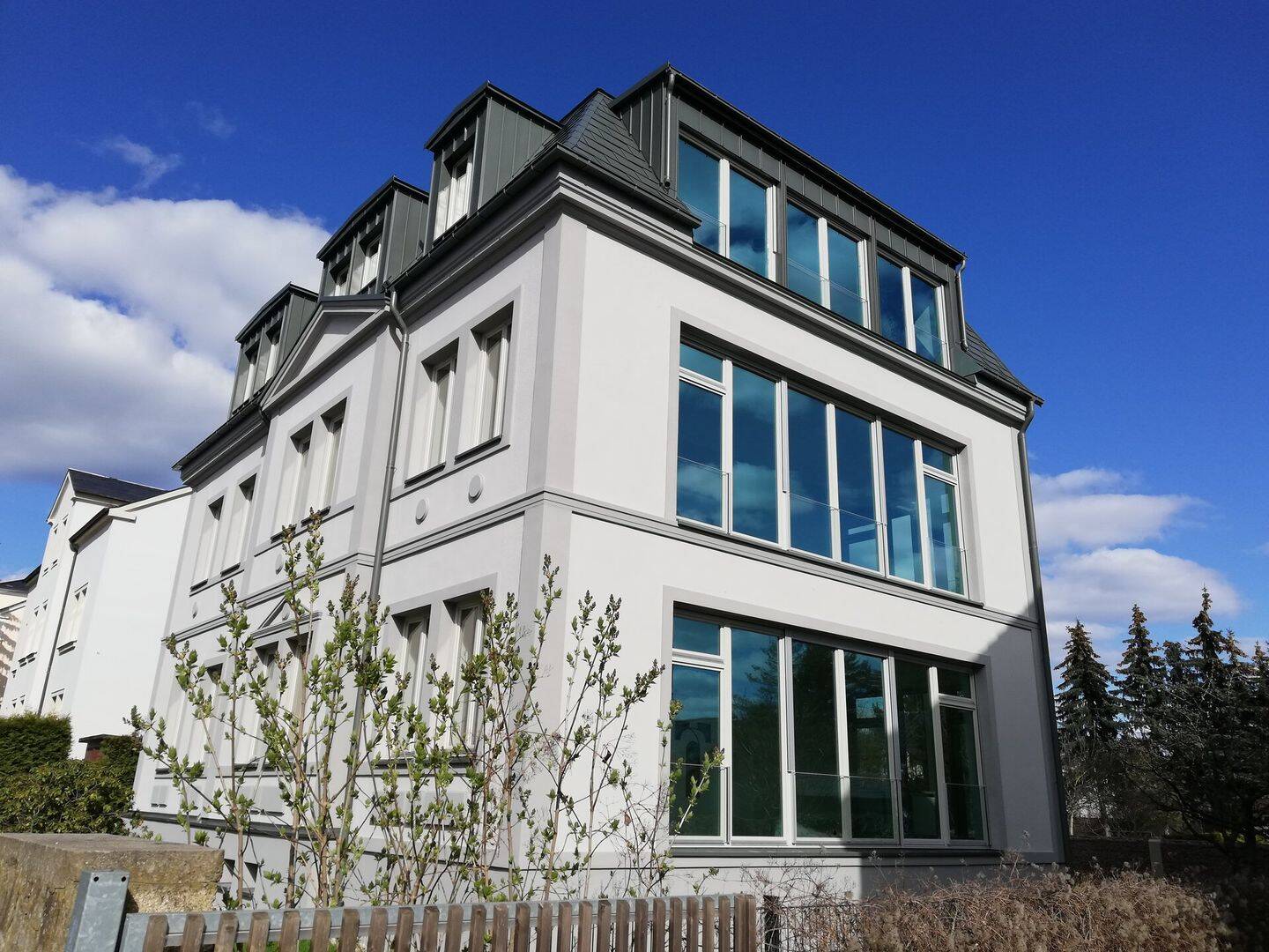 luxuriöse 4-Raumwhg. in ruhiger Lage von Radebeul-West mit Stellplatz & Balkon, 1445 Radebeul