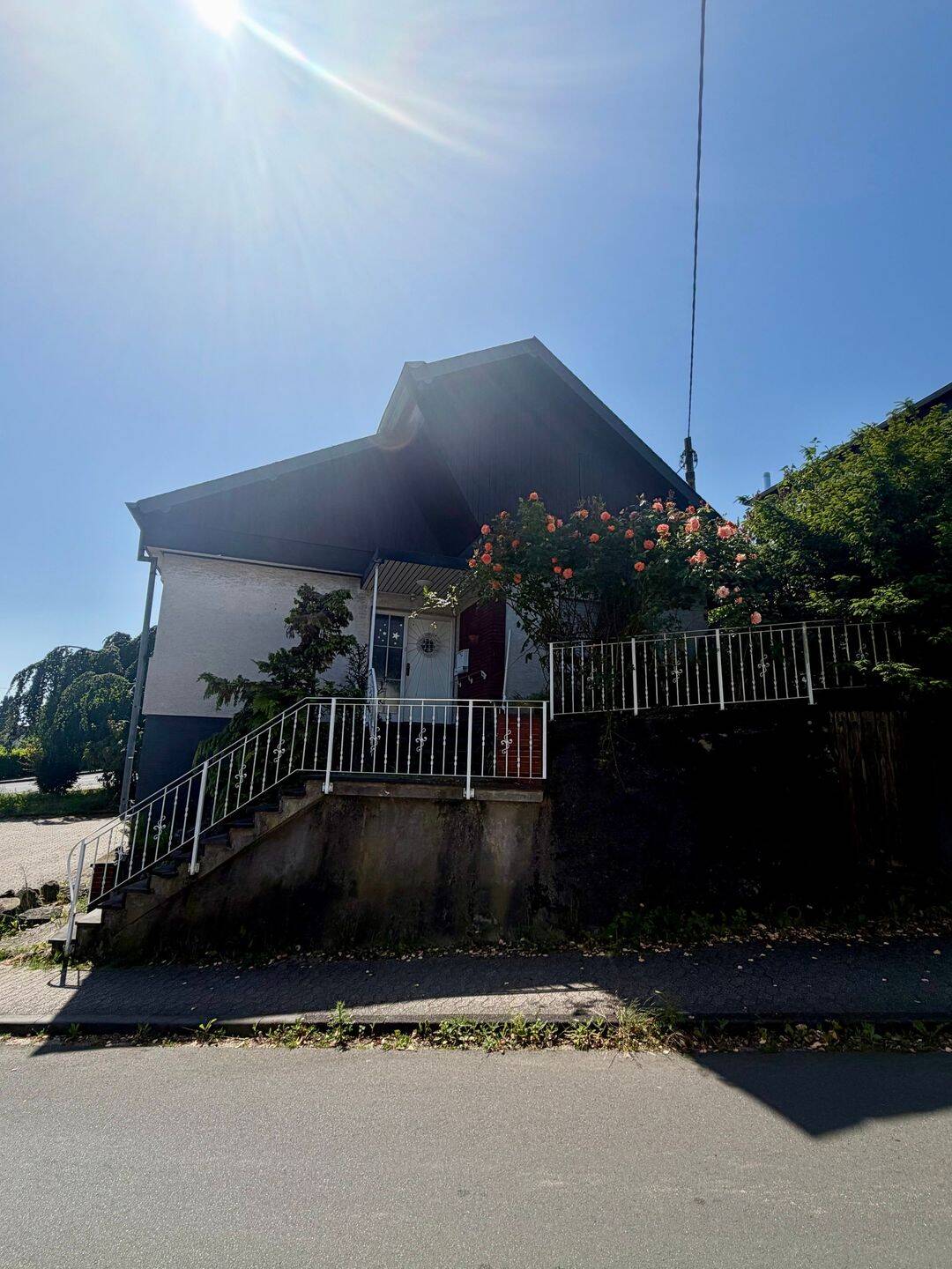 Familientraum mit Mehrwert – modernisiert (neue Heizung, neue Fenster), Wintergarten, Garten und 4 Garagen, 56743 Mendig