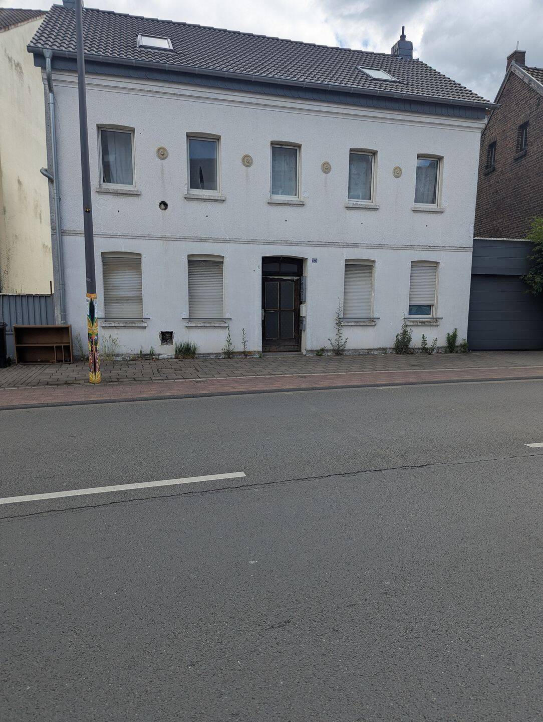 MFH in Top Lage mit großem Grundstück Ausbaureserve sowie Erweiterung !!, 51107 Köln (Kalk)