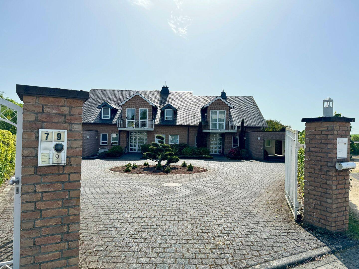 Top Lage in Andernach, DG-Wohnung, 2 kl. Balkone, gehobene Ausstattung – 130 m², 56626 Andernach