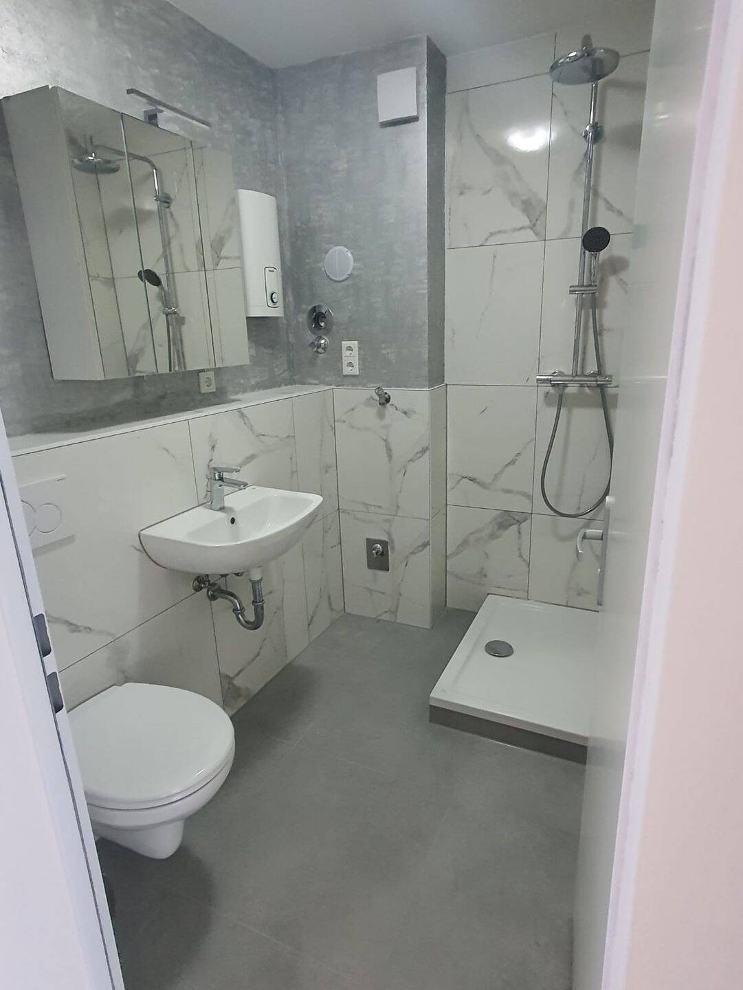 Top 2 Zimmer Wohnung in Wanheimerort mit Balkon, 47055 Duisburg (Neudorf-Süd Wanheim-Angerhausen Wanheimerort)