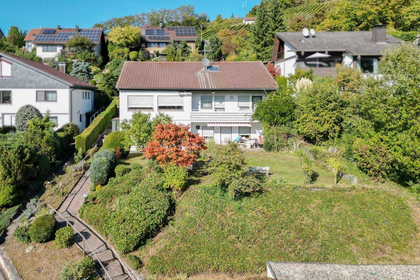 Großes Grundstück. Viel Potenzial. Freistehendes Haus mit ELW & 3 Garagen, 75428 Illingen