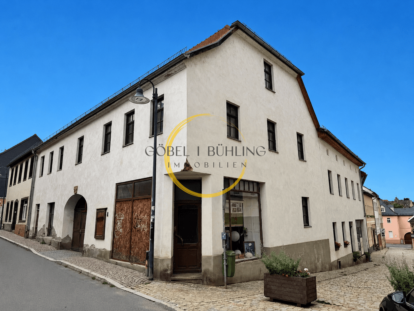 Sanierungsobjekt mit vollständig saniertem Dach & Fassade in zentrumsnaher Lage von Weida, 7570 Weida