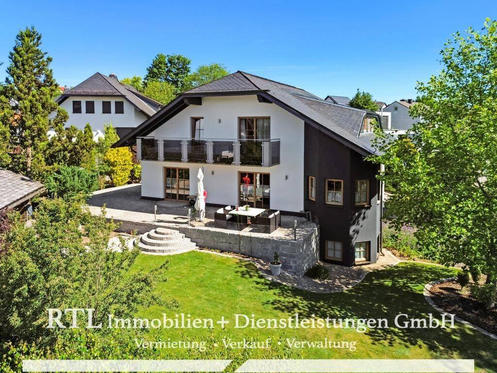 Ein Haus mit Raum zum Leben – großzügiges Familiendomizil mit Gartenidylle in Rehau (A1739), 95111 Rehau