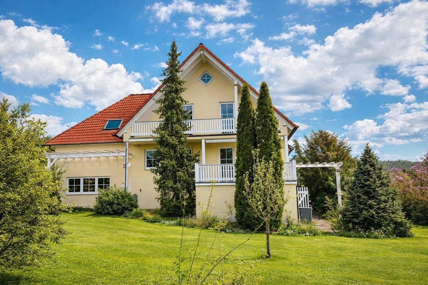 Familientraum – Stilvolles Einfamilienhaus mit Weitblick, 86744 Hainsfarth