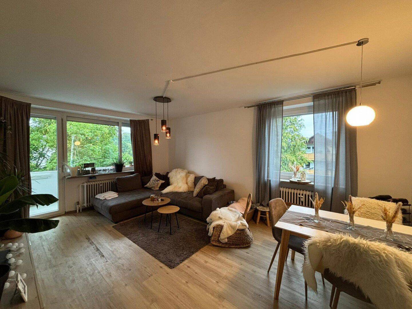 Moderne 2-Zimmer-Wohnung mit Balkon, Stellplatz und Einbauküche – nach Vereinbarung frei, 95473 Creußen