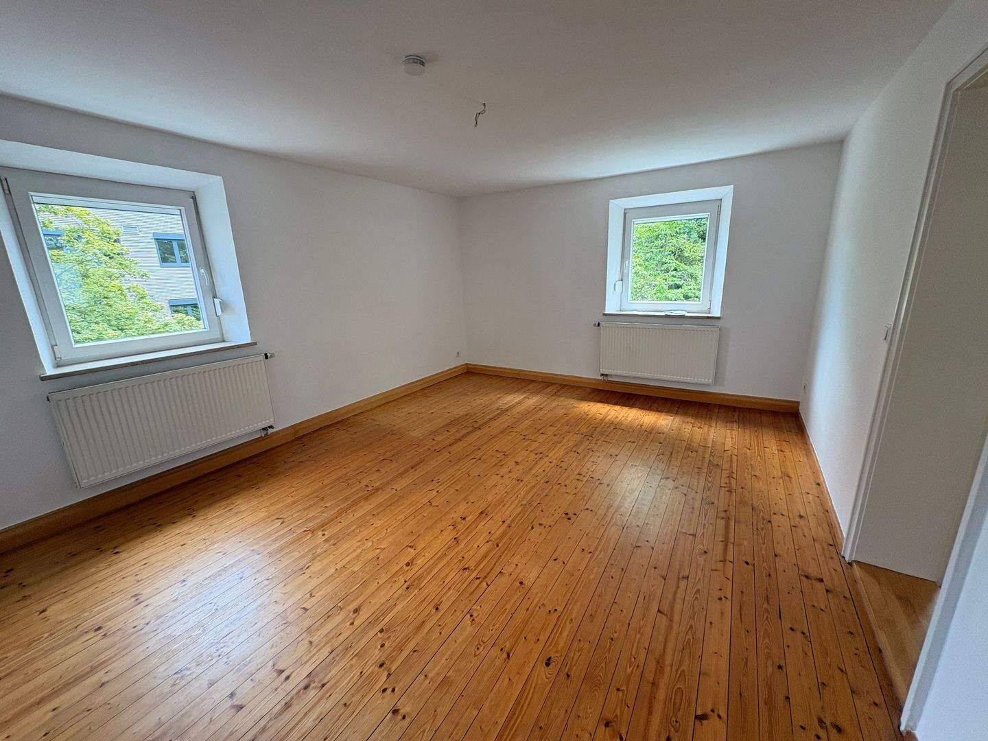 Gepflegte und helle 3-Zimmer-Wohnung in Fürth – Ronhof, 90765 Fürth