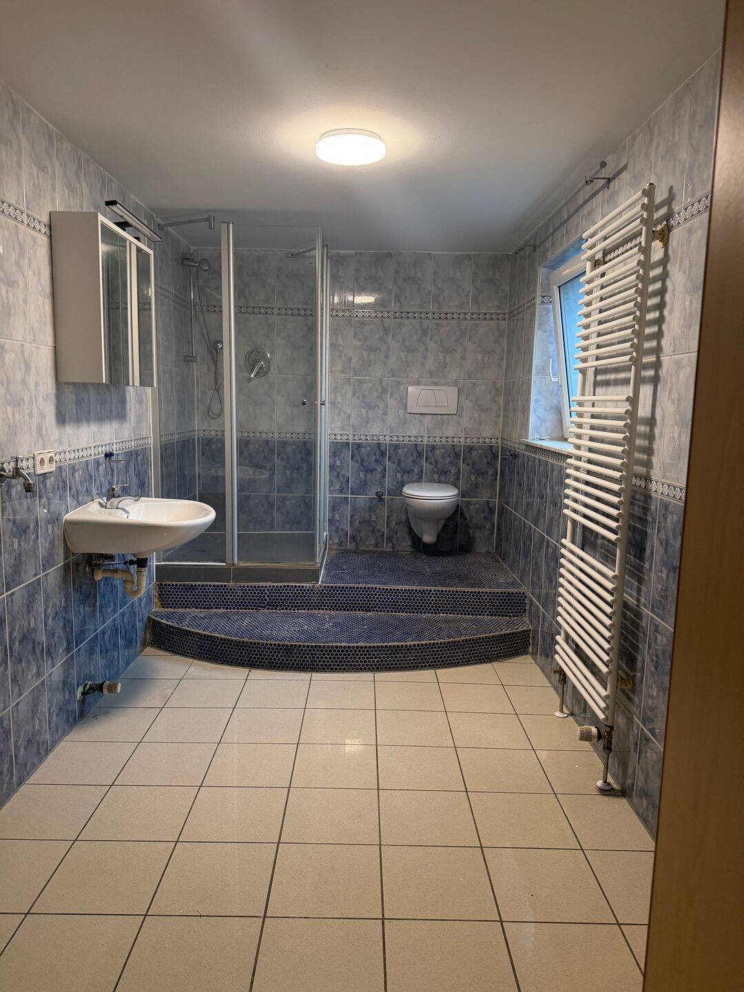 Großzügige 3-Zimmer-Wohnung mit Einbauküche und Stellplatz in Erbach bei Ulm, 89155 Erbach