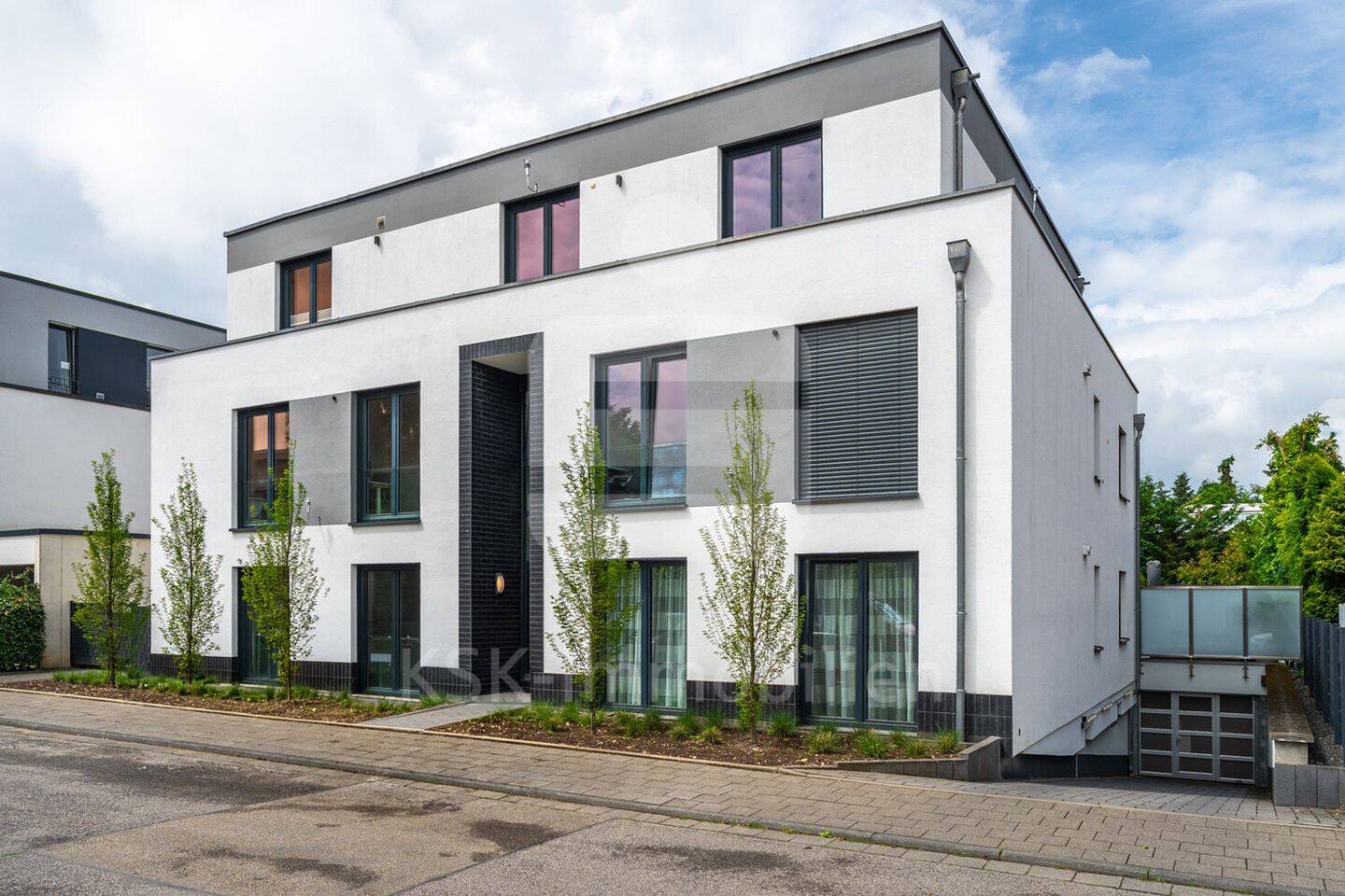 Stilvolle Familienwohnung im exklusiven Bauhaus-Ensemble in Köln-Junkersdorf!, 50858 Köln (Lindenthal Junkersdorf Weiden)