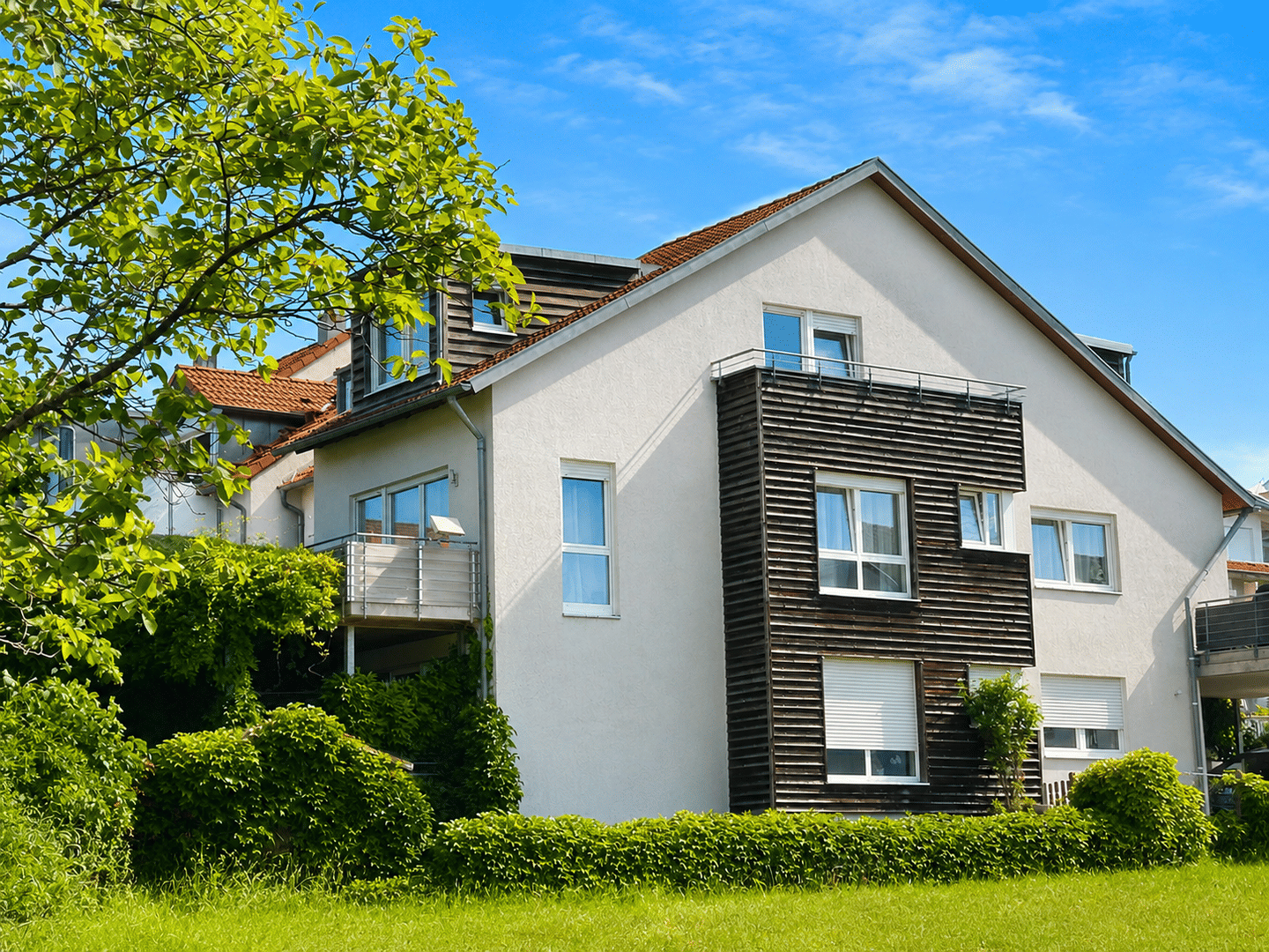 Ein Wohntraum ist diese 4,5-Zimmer-Maisonettewohnung mit 2 Balkonen und gr. Dachterrasse, 72631 Aichtal