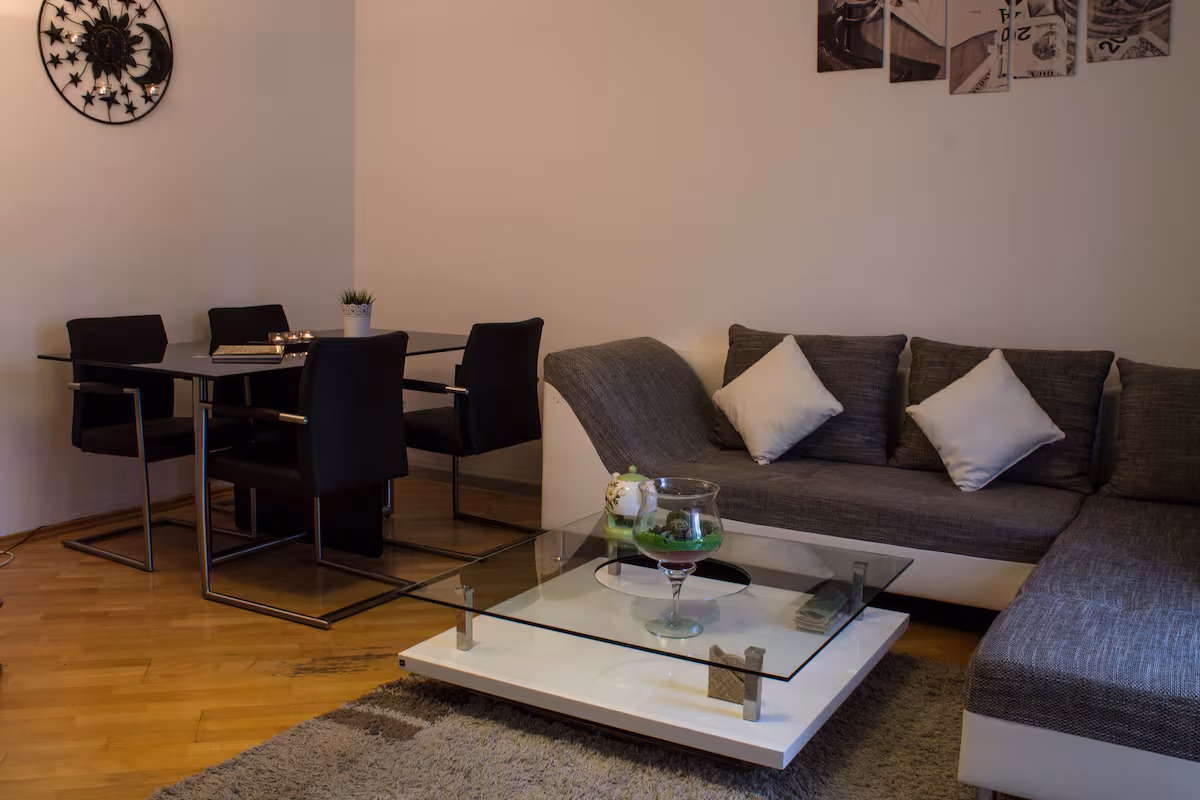 Nette Wohnung in ruhiger Lage, 65187 Wiesbaden (Biebrich Wiesbaden)