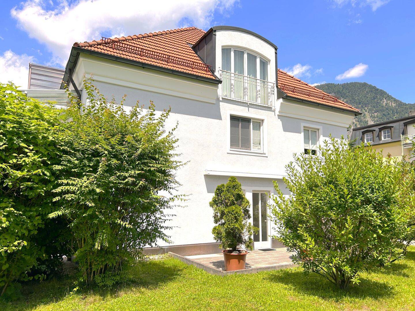 Wohnen mit Freiraum: 2-Zimmer-Eigentumswohnung mit zwei Terrassen in Bad Reichenhall, 83435 Bad Reichenhall