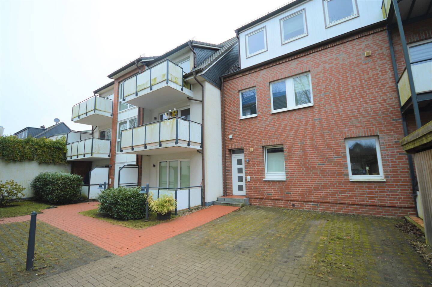 Frei zum 01.09. – Gemütlich wohnen mit Balkon: 2-Zimmer-Wohnung mit Einbauküche in Elmshorn, 22335 Hamburg (Hamburg-Nord Alsterdorf Fuhlsbüttel Groß Borstel Ohlsdorf)