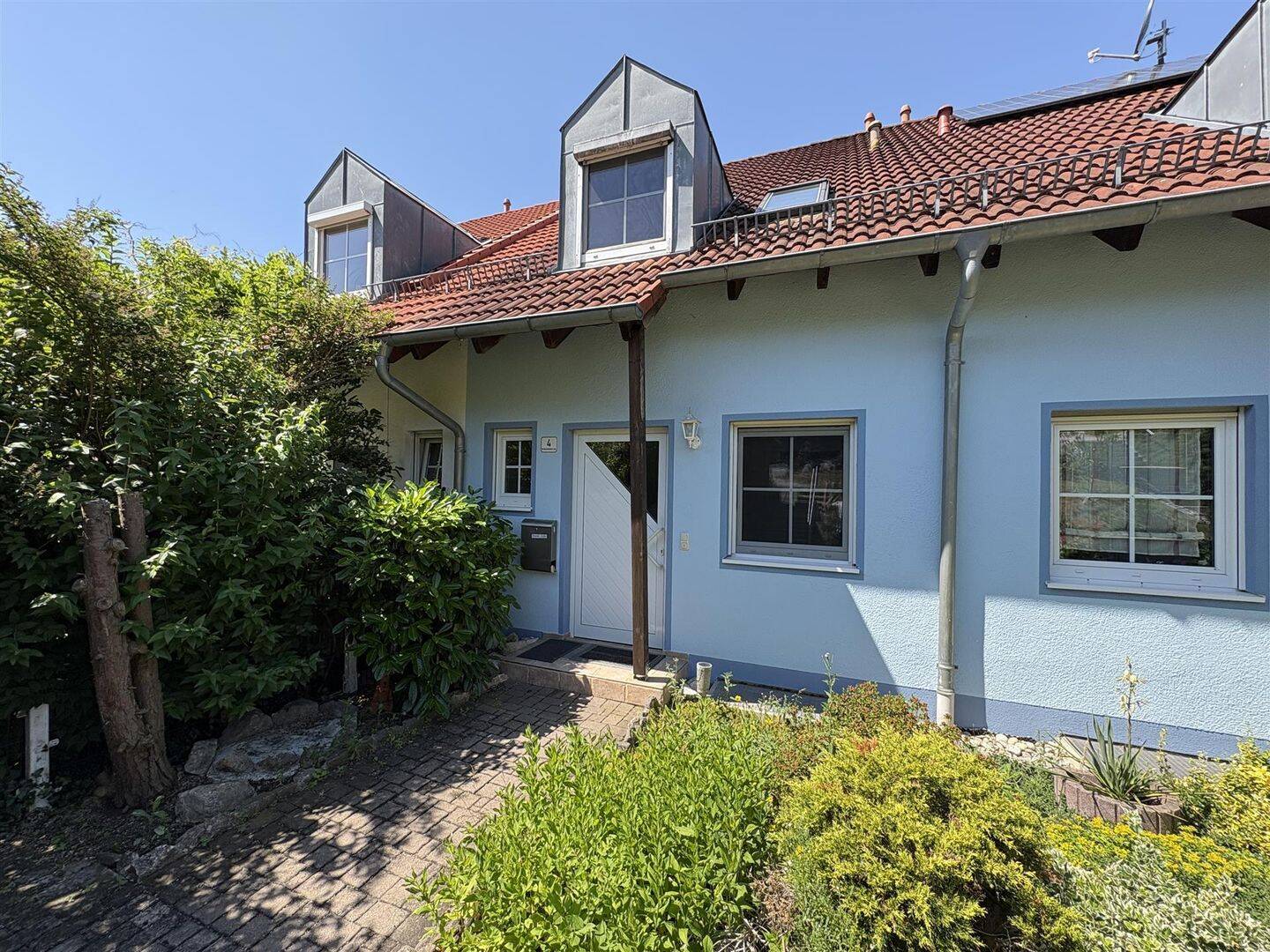 Familien aufgepasst! Sonniges Reihenhaus in ruhiger Siedlungslage!, 84149 Velden