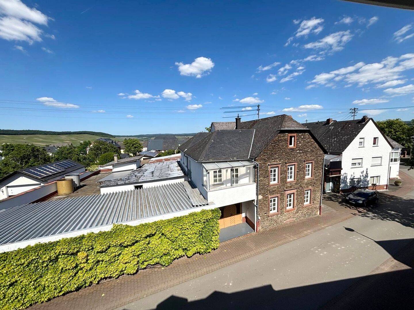 Traditionelles Winzeranwesen mit zwei Einfamilienhäusern, Nebengebäuden und 1.455 m² Grundstück, 54518 Osann-Monzel