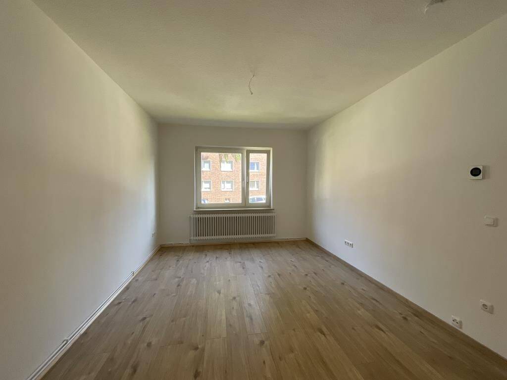 Helle 3-Zimmer-Wohnung mit Wannenbad in Wilhelmshaven City zu sofort!, 26382 Wilhelmshaven (Bant Heppens Innenhafen Innenstadt Siebethsburg)