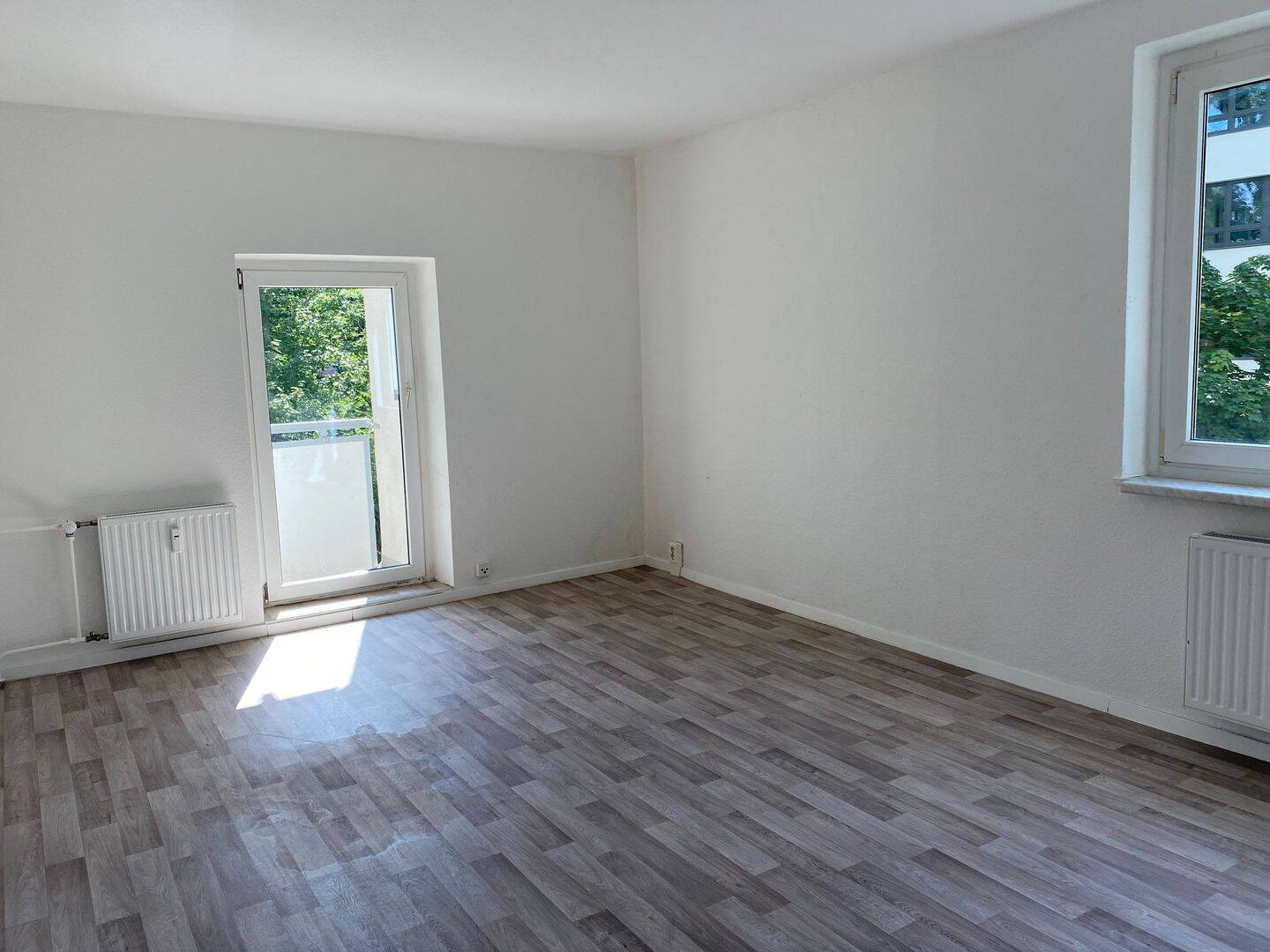 Familienwohnung mit Balkon und Blick ins Grüne, 6124 Halle (Saale) (Saaleaue Südliche Neustadt Westliche Neustadt)