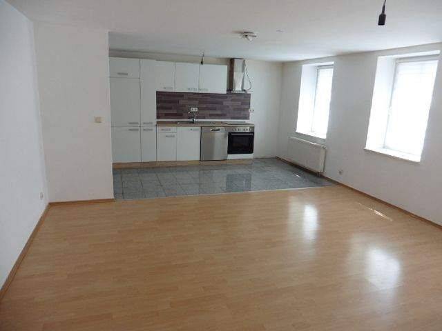 Schöne Wohnung, 3 Zimmer, energetisch saniert Effizienz C = 95 kWh/(m²a), Wfl. 95 qm, große Terrasse ca. 21 qm, Einbauküche, Bad m. Wanne + Dusche, 97241 Bergtheim