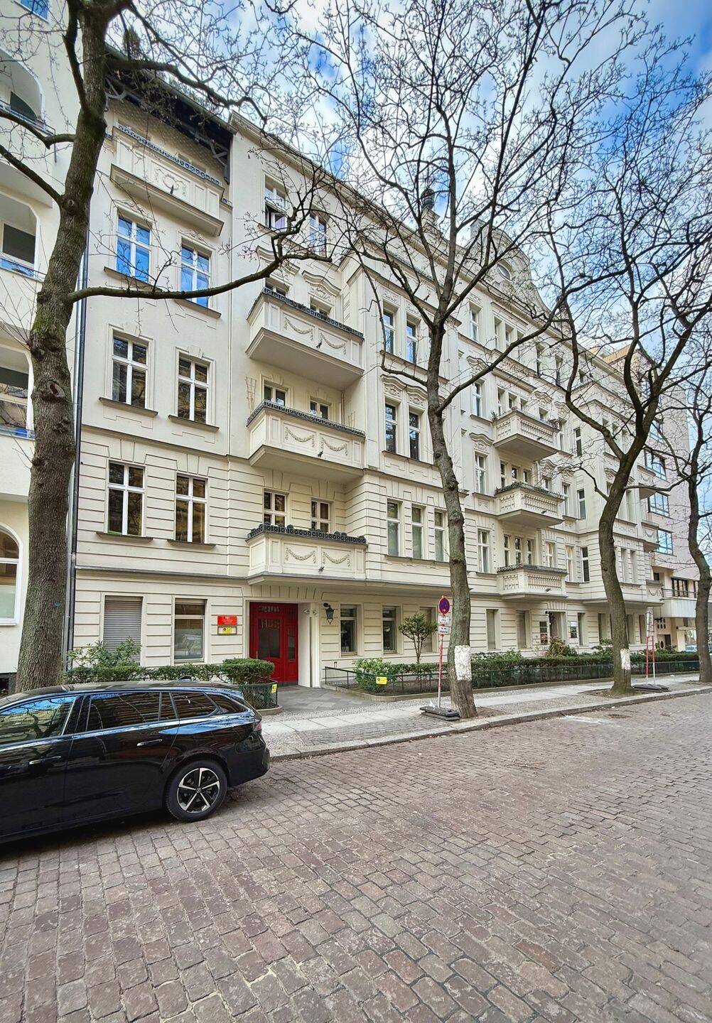 Außergewöhnliches Altbau-Juwel auf zwei Ebenen mit privatem Lichthof nahe dem Ku’damm