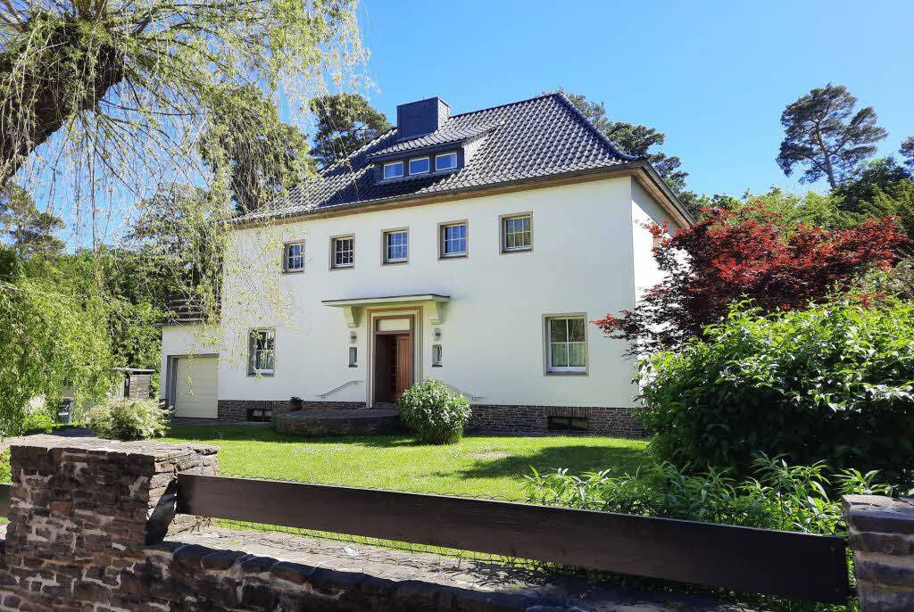Halle-Dölau: Villa am Waldrand auf großem Naturgrundstück, diverse originale Elemente, 6120 Halle (Saale) (Dölau Heide Nord Heide Süd Kröllwitz Lettin)