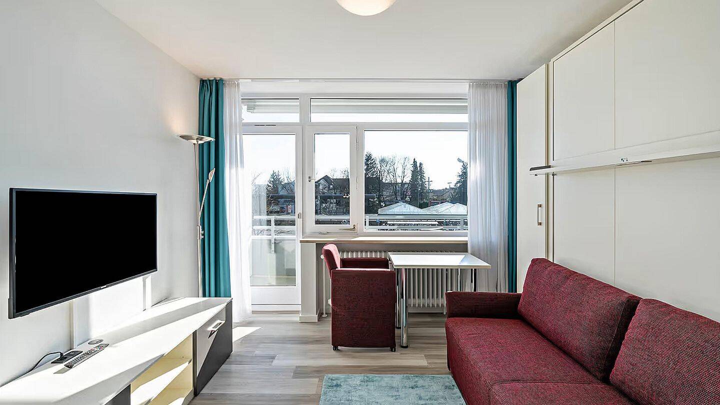 26 m² Einzimmerwohnung mit Balkon und Wlan, 82110 Germering