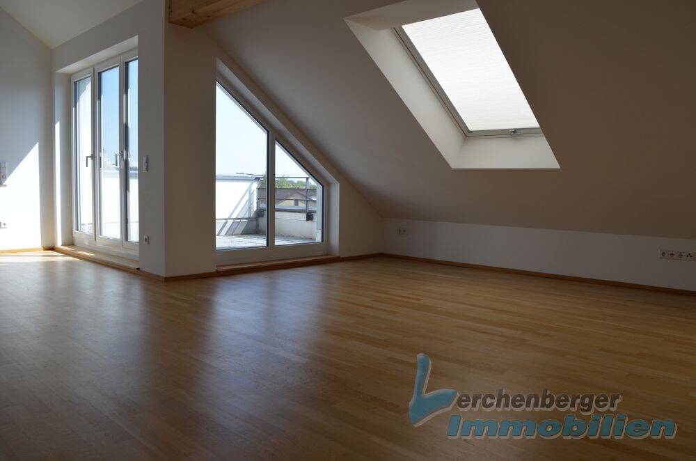 Moderne 3-Zimmer-Dachgeschoss-Wohnung mit Galerie und Balkon in Deggendorf, 94469 Deggendorf