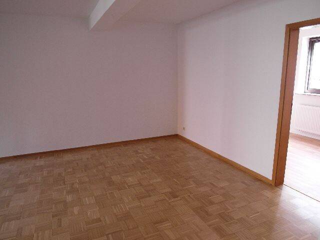 Große neu renovierte zentrale 3 Zimmer-Erdgeschoss-Wohnung mit Balkon, Badewanne und Kfz.-Platz!, 31785 Hameln