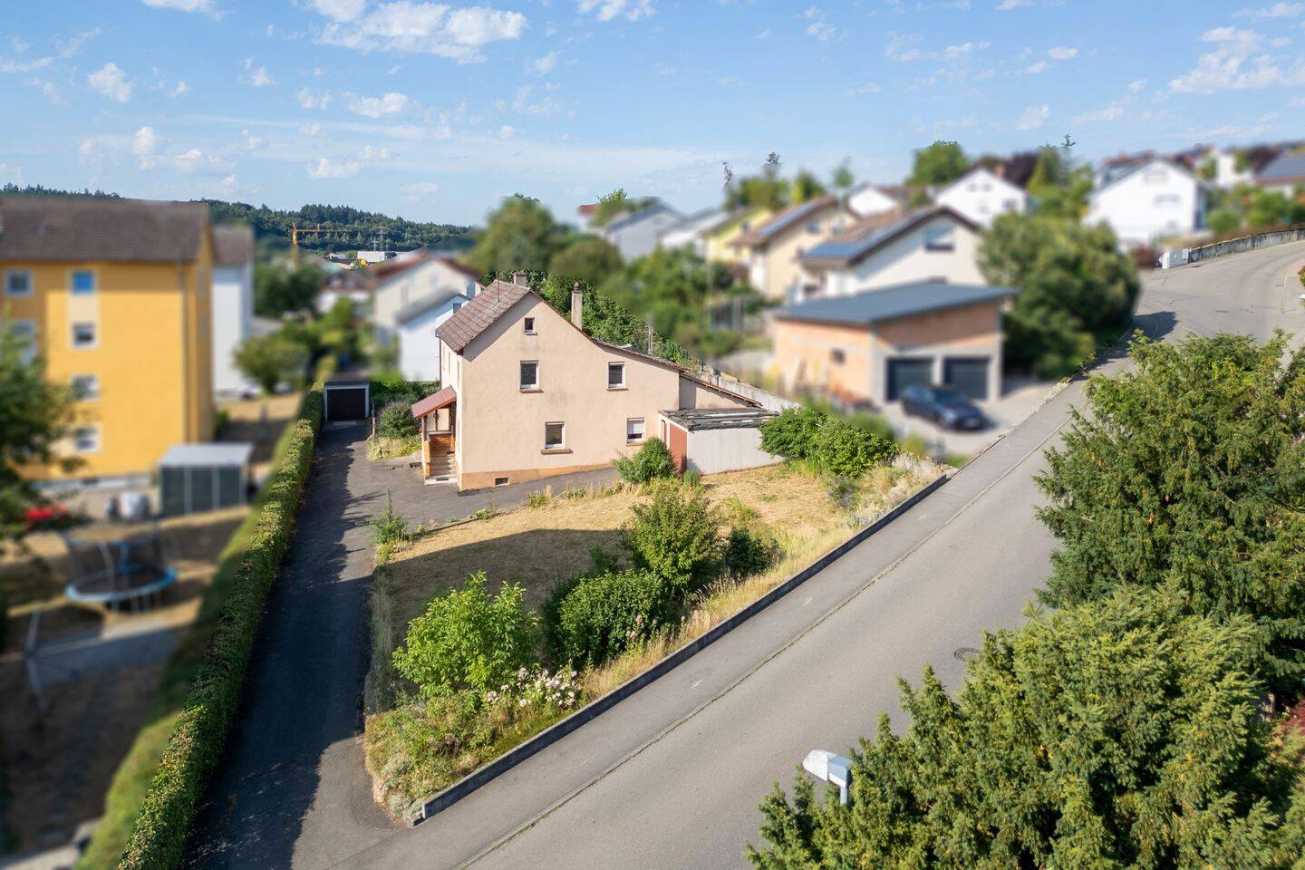 Attraktives Grundstück mit EFH bebaut – Potenzial für Sanierung, Grundstücksteilung oder Neubau!, 78333 Stockach