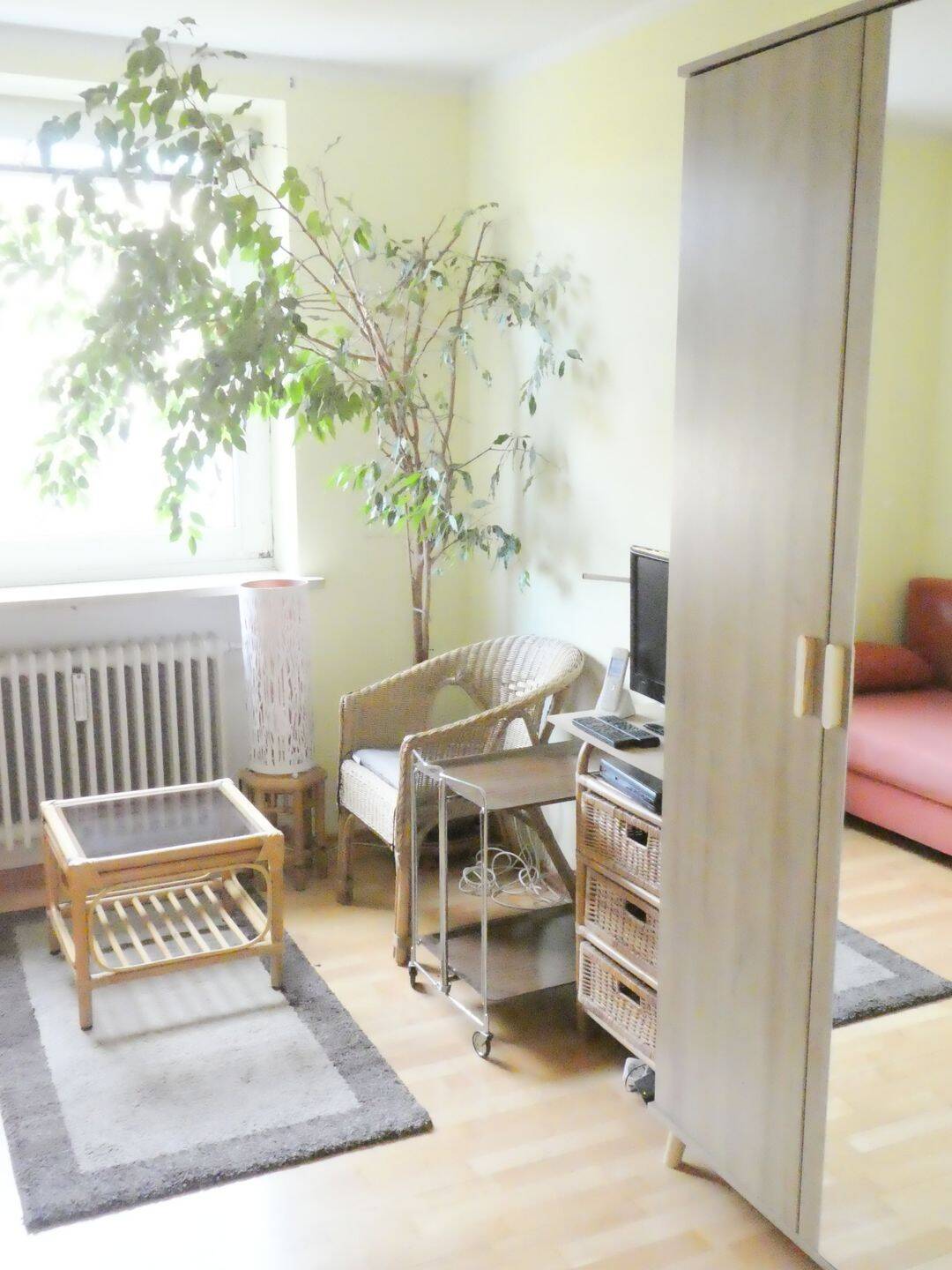 Zweckgemeinschaft! Ich vermiete in 1 Zimmer möbliert 10qm mit super Ausstattung. Nur an Frauen/only woman, 81925 München (Bogenhausen)