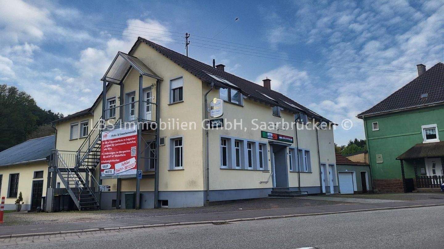 Wohn- u. Geschäftshaus in Beckingen/Oppen – 2 Wohnungen (80 & 90 m²) + 163 m² Gewerbefl. – Parkpl., 66701 Beckingen