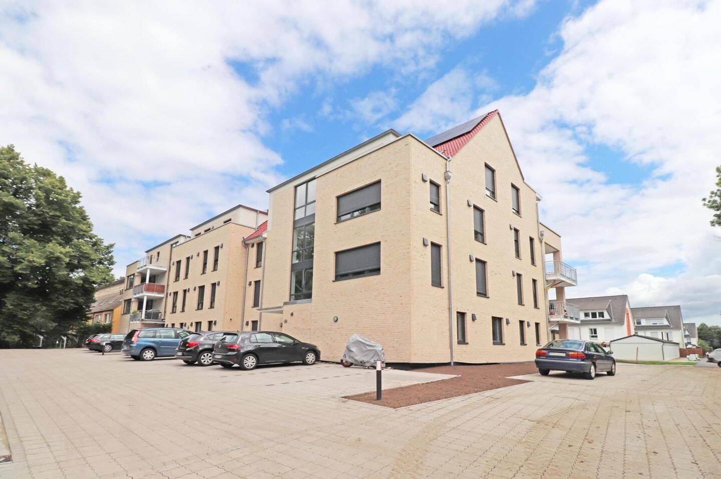 Huchting – Moderne 4-Zimmer-Wohnung mit Carport und Einbauküche, 28259 Bremen (Grolland Kirchhuchting Mittelshuchting Sodenmatt)