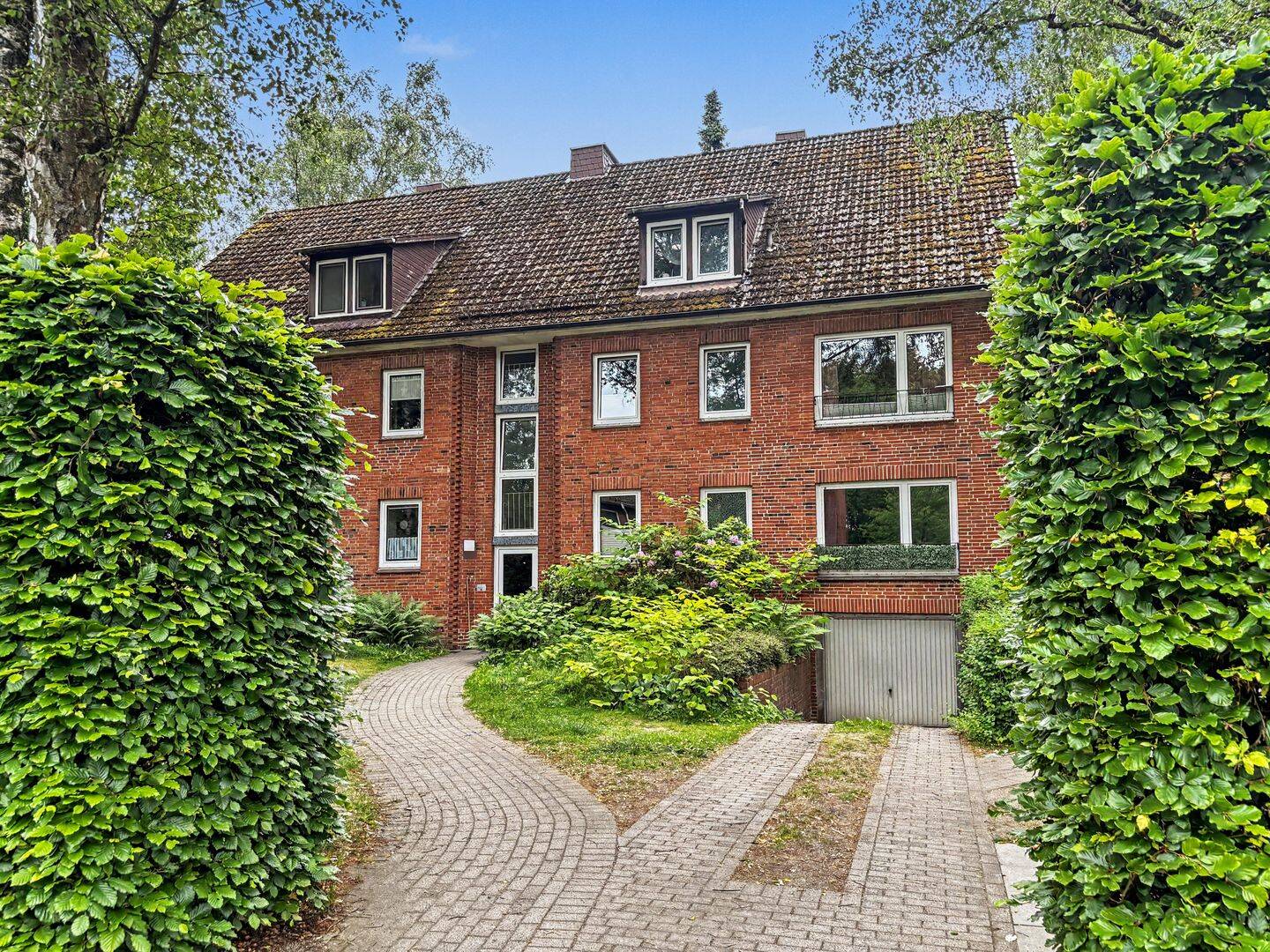 Ansprechendes Mehrfamilienhaus mit Entwicklungspotenzial und zusätzlichem Baufenster für zwei EFH, 22359 Hamburg (Wandsbek Bergstedt Rahlstedt Volksdorf)
