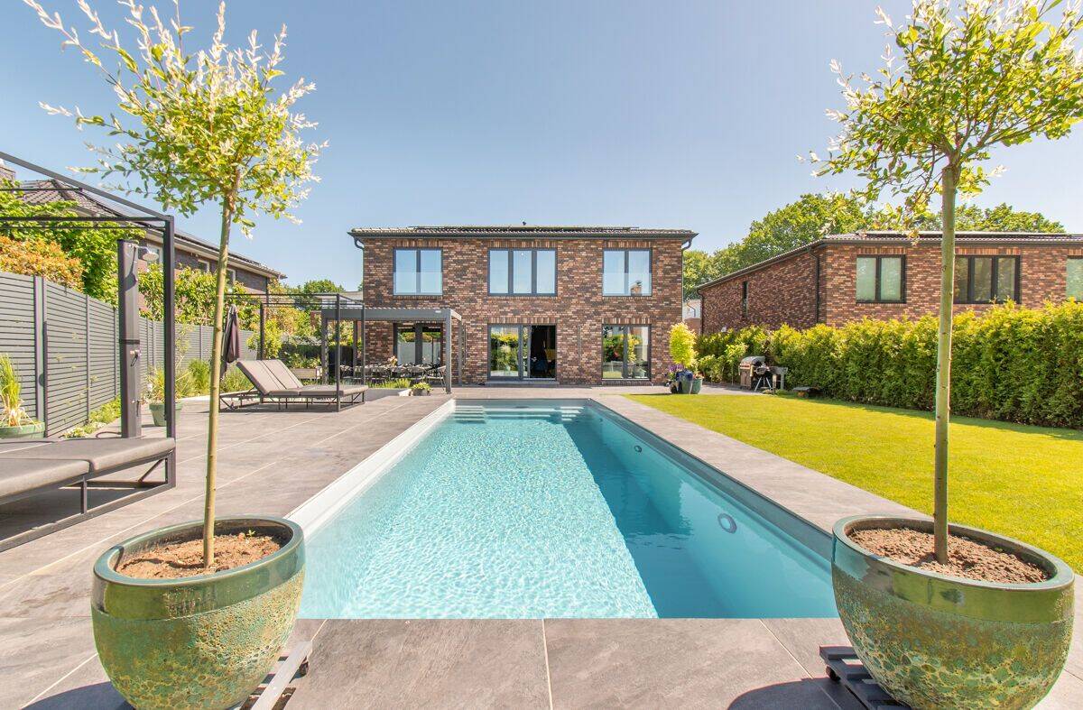 Luxuriöse Neubau Stadtvilla mit Pool – In ruhiger Lage von Sasel, 22393 Hamburg (Wandsbek Bramfeld Poppenbüttel Sasel Wellingsbüttel)