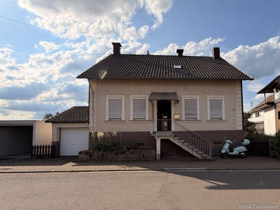 Freistehendes Einfamilienhaus mit Garten und Garage, 66292 Riegelsberg