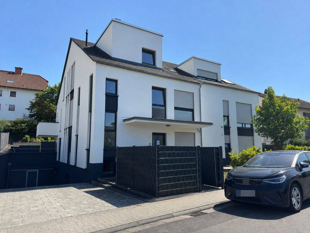 Modernes Wohnglück mit Personenaufzug: Neuwertige 3-Zimmer-Wohnung mit zwei Balkonen, 63834 Sulzbach a. Main