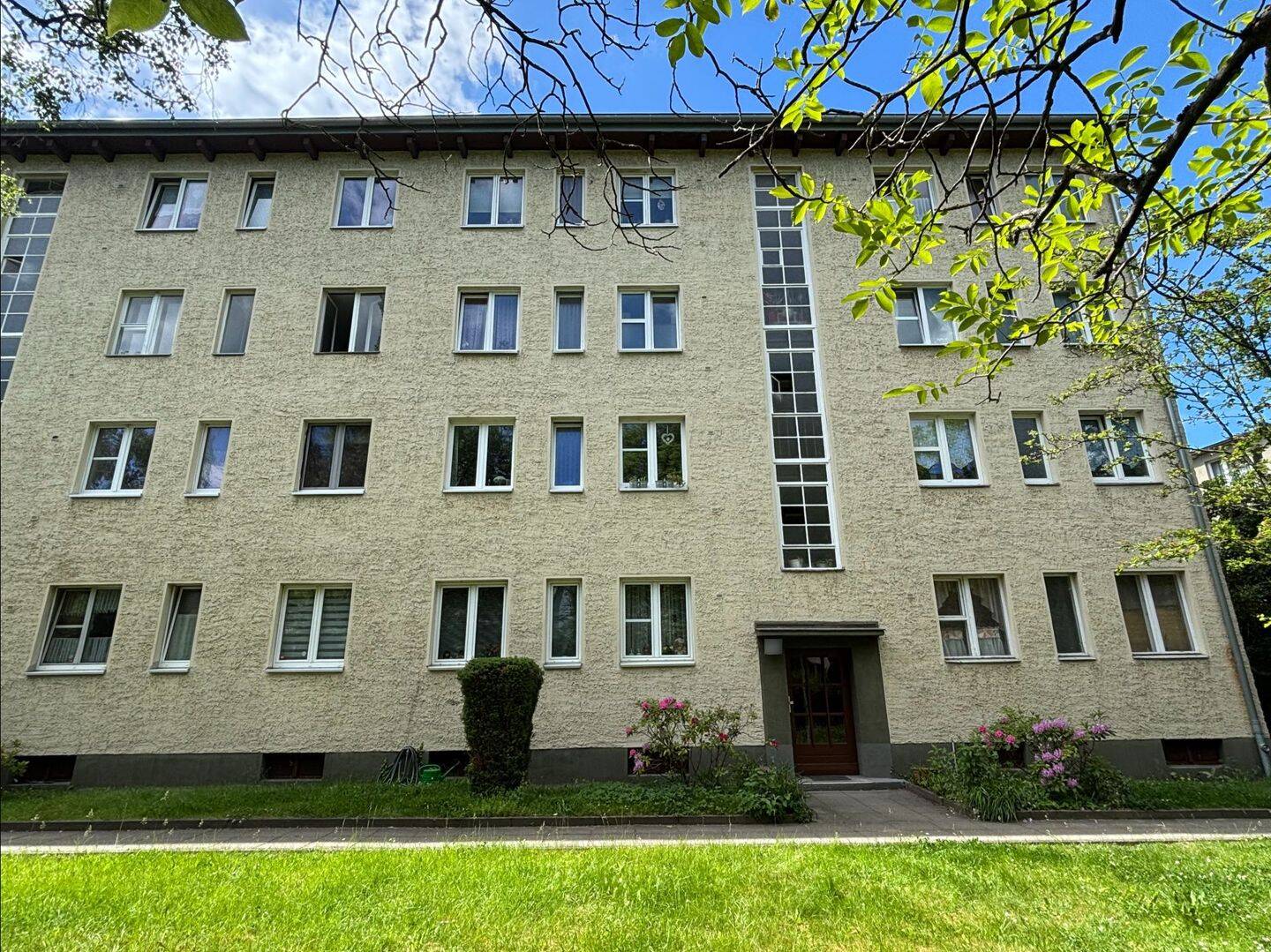 Vermietete, sehr ruhige 2,5 Zimmer Hochparterre Wohnung in Berlin-Spandau, 13585 Berlin (Spandau Falkenhagener Feld Hakenfelde)