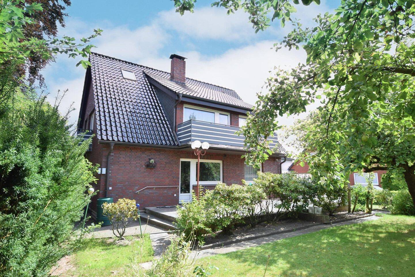 Einfamilienhaus mit Einliegerwohnung mit viel Platz in Top Lage von St. Jürgen, 23562 Lübeck (Sankt Jürgen)