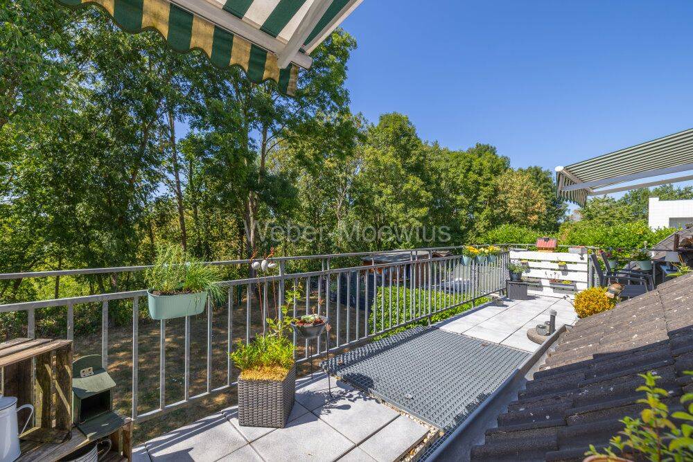 Attraktive Maisonettewohnung mit EBK, Westbalkon mit Blick ins Grüne + Tiefgaragen-Stellplatz, 53773 Hennef (Sieg)
