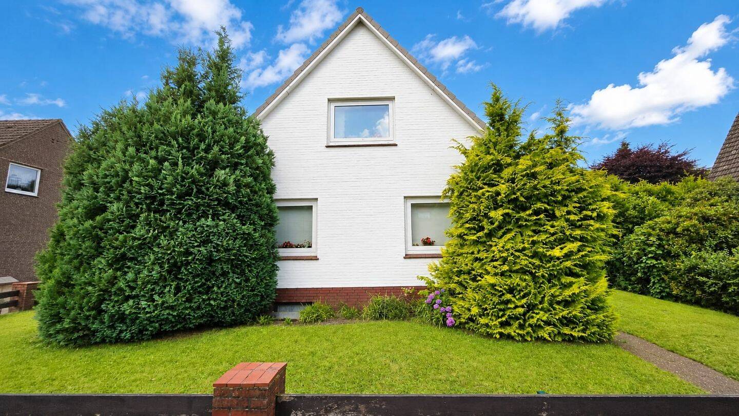 Viel Potenzial in Cuxhaven-Altenwalde – 4-Zimmer-Haus mit Garten, Keller, Garage und Einbauküche, 27478 Cuxhaven