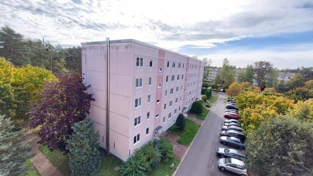 Günstig rein. Glücklich wohnen. MIETDEAL /Move in affordably. Live happily. RENT DEAL, 2994 Bernsdorf