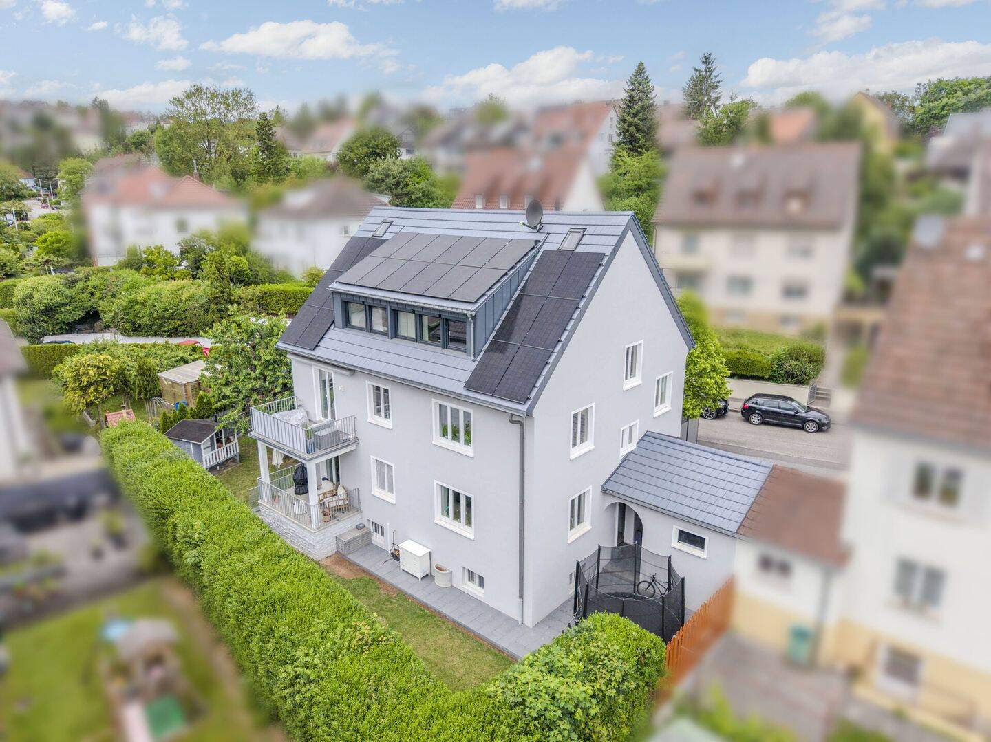 Historischer Charme trifft moderne Technik – umfassend saniertes Zweifamilienhaus, 70195 Stuttgart (Botnang)