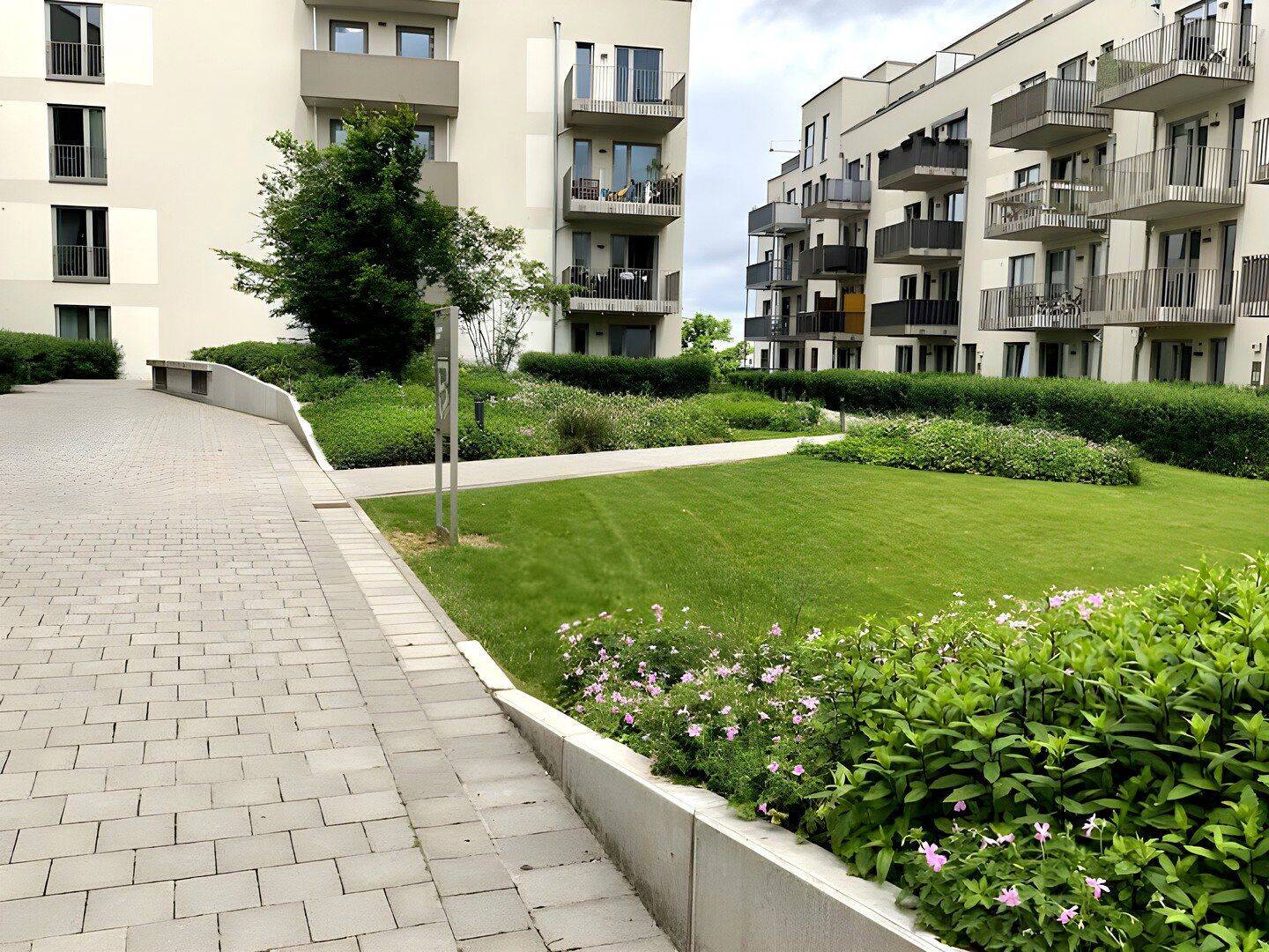 Direkt einziehen! Moderne 2 Zimmer + Süd-West-Balkon, Einbauküche, Wannenbad + Abstellraum, Aufzug, 22547 Hamburg (Altona Bahrenfeld Eidelstedt Lurup)
